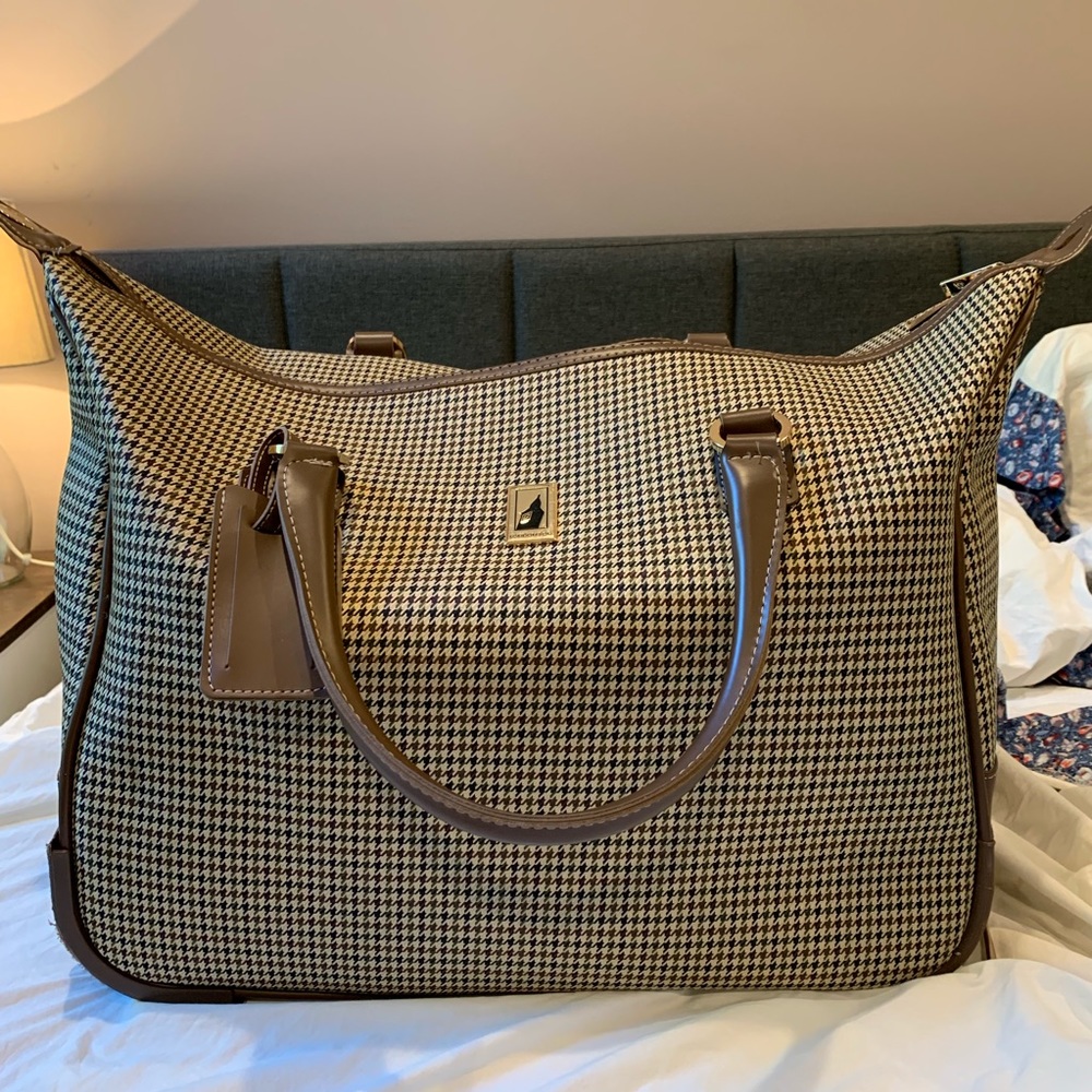 London Fog Wheeled Club Bag